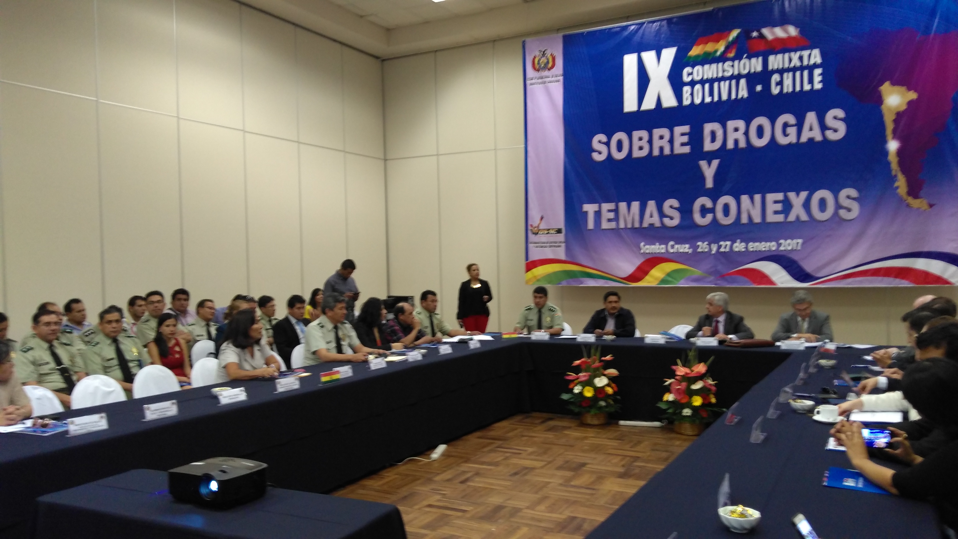 Delegaciones sesionan en el salon plenario