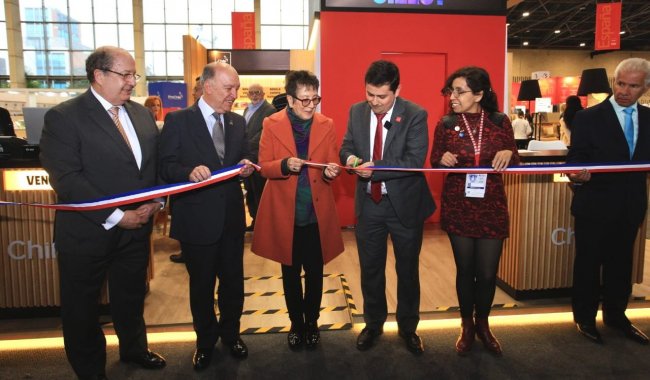 Chile inaugura stand en la Feria Internacional del Libro de Bogotá 2025 ...