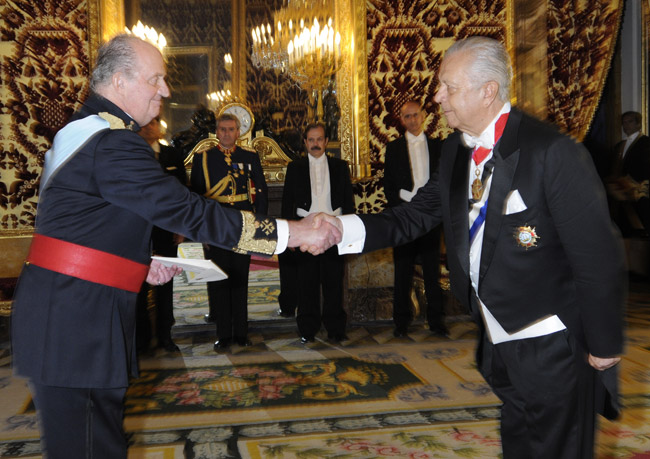 S.M. el Rey Juan Carlos I recibe al Embajador Sergio Romero Pizarro