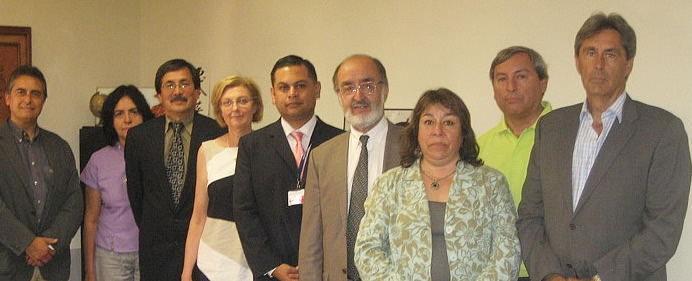 fotoespanainterior asistentes a la suscripción del acuerdo en al Universidad de Alcalá.