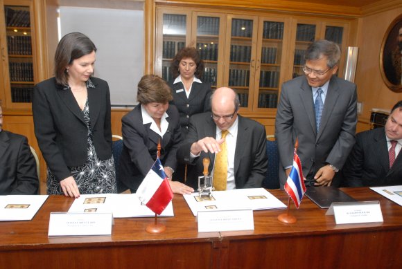 Chile y Tailandia emiten sello postal que conmemora el inicio de sus 50 años de relaciones diplomáticas