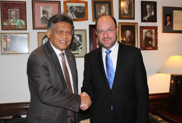 Ministro Moreno inicia visita a Tailandia