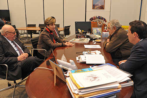 Embajador Eduardo Contreras Senadora Allende Presidente Muica Prosecretario Cánepa