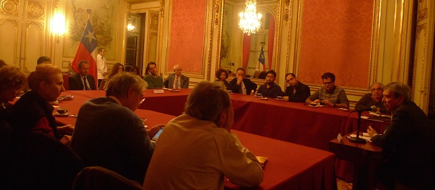 Noticia sobre conversación organizada por la Embajada con el Instituto de Altos Estudios sobre América Latina y el Caribe (IHEAL) con profesores chilenos