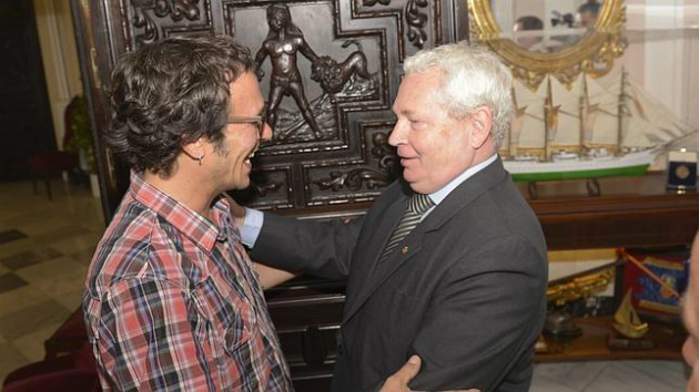 El Embajador Francisco Marambio es recibido por el Alcalde de Cádiz, José María González.