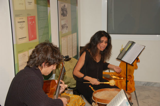 Canciones de Víctor Jara interpretaron los músicos chilenos Jaime Seves y Monserrat Olavarría.