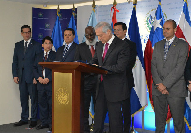 VisitaCancillerCHDic04