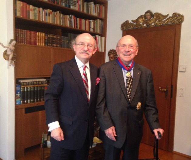 condecoracion consul Linz (2)