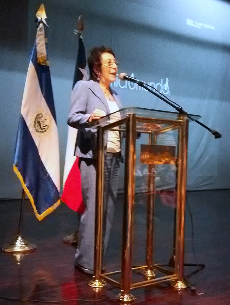 La embajadora María Inés Ruz dirigió unas palabras al público presente que disfrutó de la película "La Once".