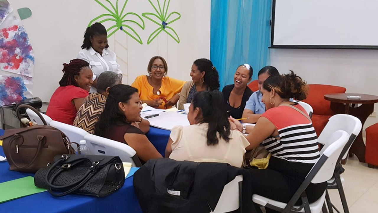 Aproximadamente unas 40 mujeres participaron en el Seminario Empoderamiento económico de la mujer en Belice.