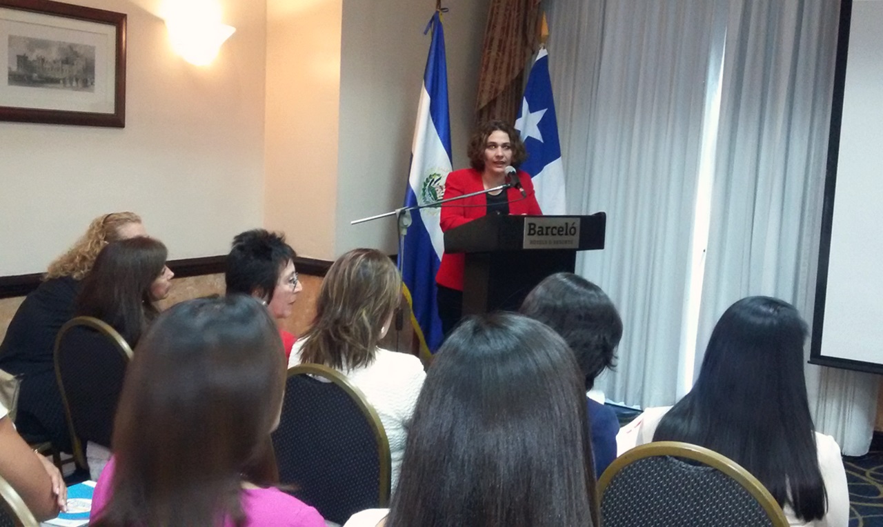 Carla Henríquez, Jefa del Departamento de América del Norte, Central y Caribe de DIRECON, dio a conocer la política comercial de Chile y los acuerdos con los que se cuenta.